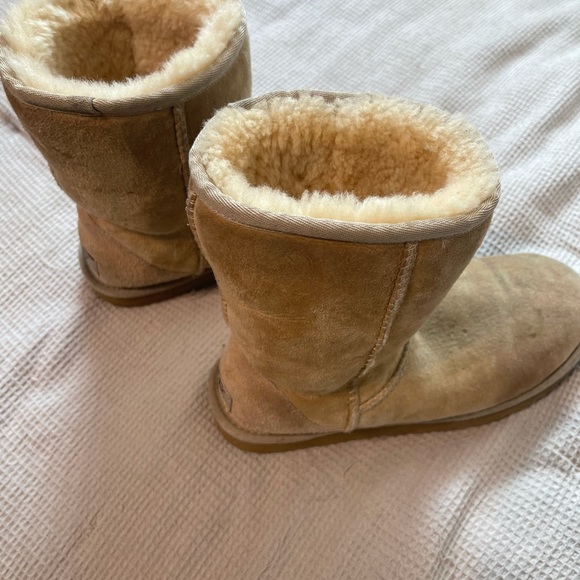 UGG Women’s Classic Short Boot Sand - Picture 5 of 10